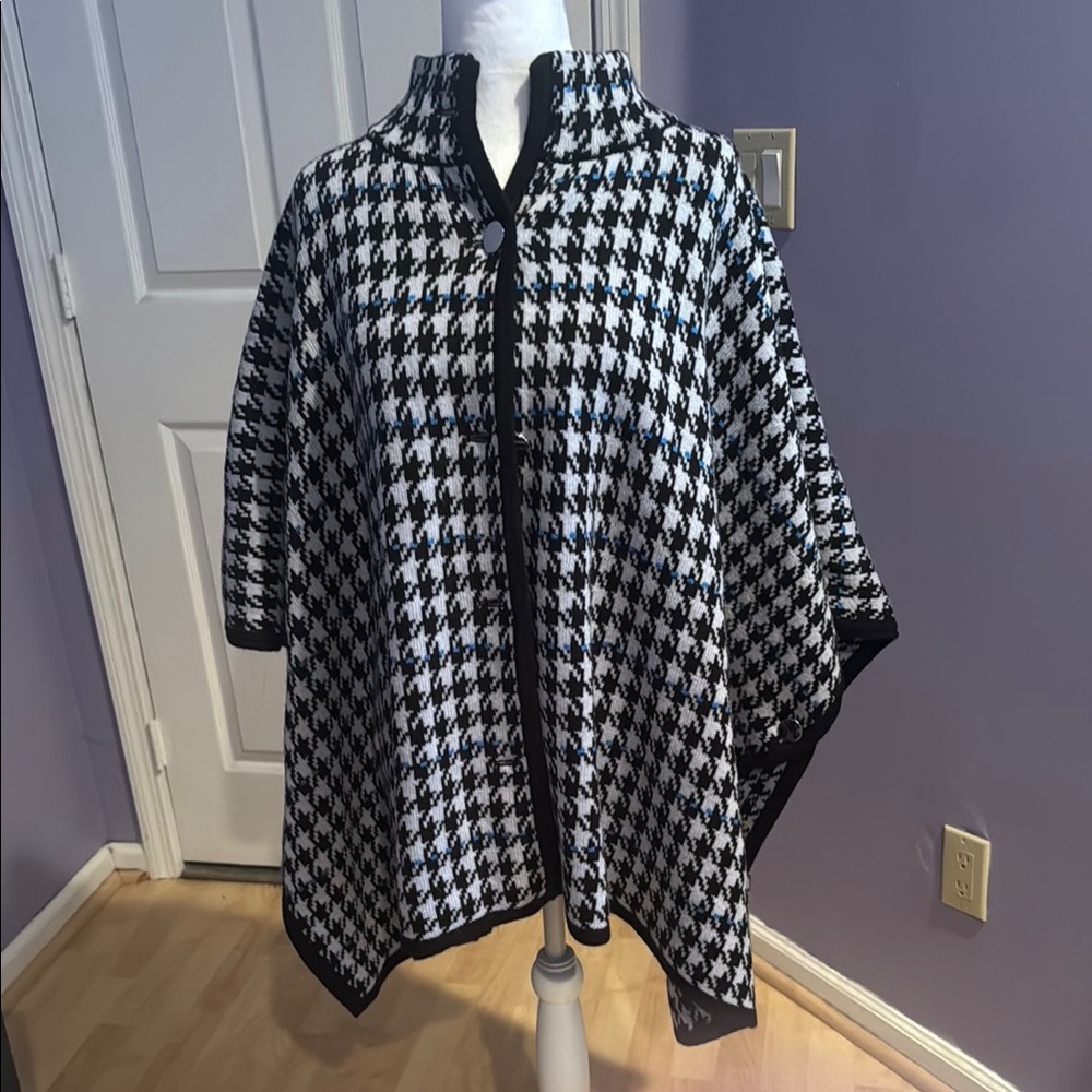 Jones New York Black and White Houndstooth Cape